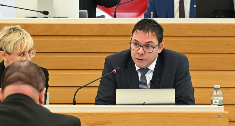 Le Gouvernement rassure le Parlement sur les salaires minimaux jurassiens