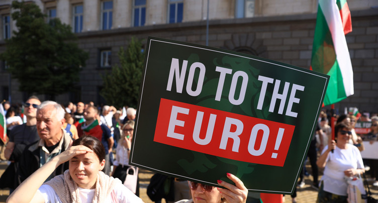 « Le monde en cause » : la Bulgarie adopte l’euro 